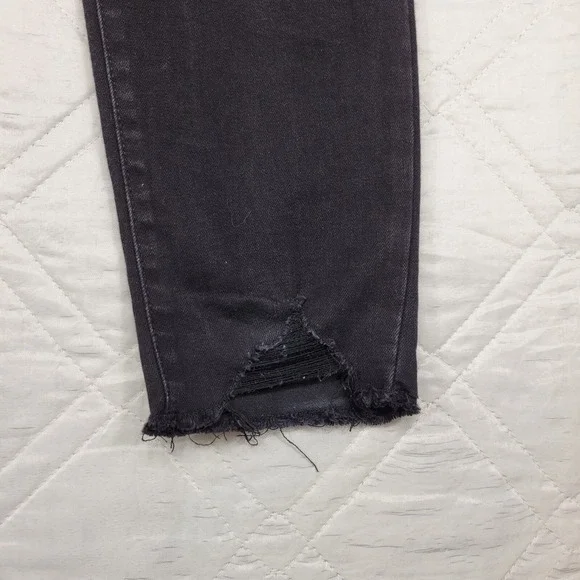 Universal Thread Mid Rise Skinny black distressed jeans size 12/31R - Picture 3 of 8